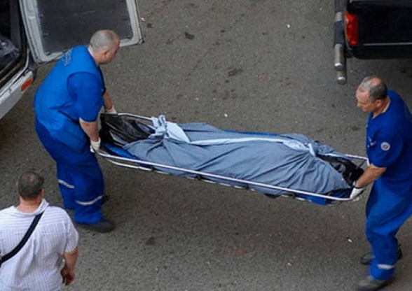 Շենքի բակում հայտնաբերվել է ցած նետված քաղաքացու դին